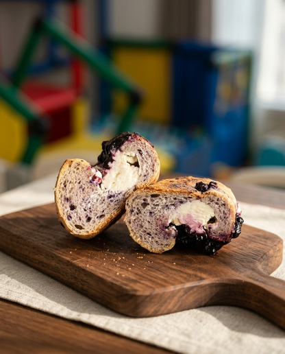 Organic Blueberry Cream Cheese Bread (蓝莓乳酪软欧)